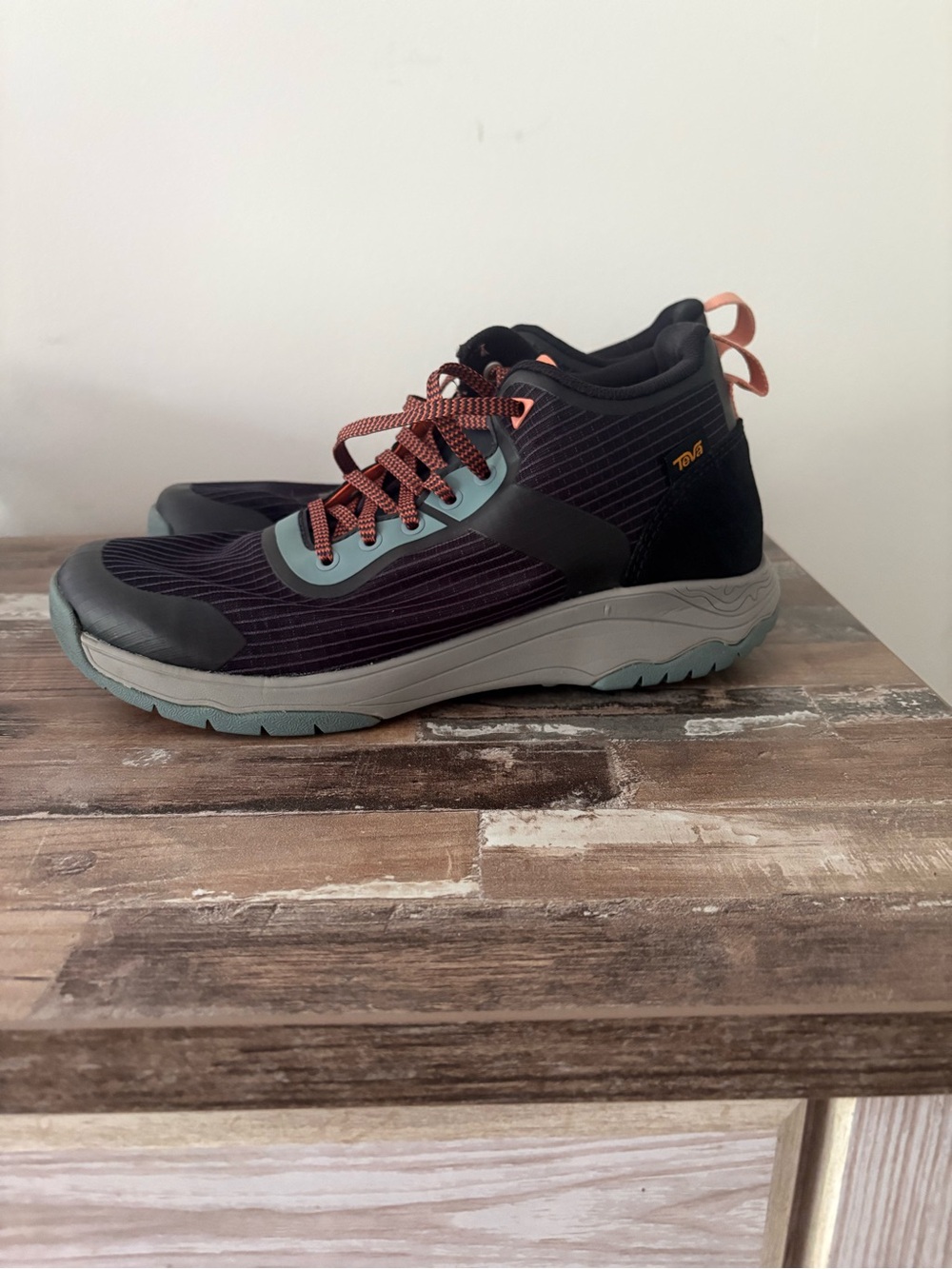 Teva Gateway Grid Mid hiking boots
